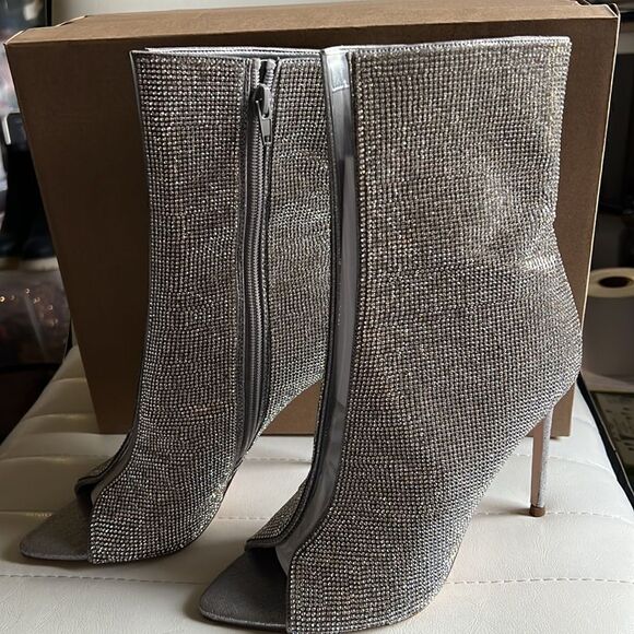 NWT Steve Madden stylish silver vegan booties 7 - Picture 3 of 10